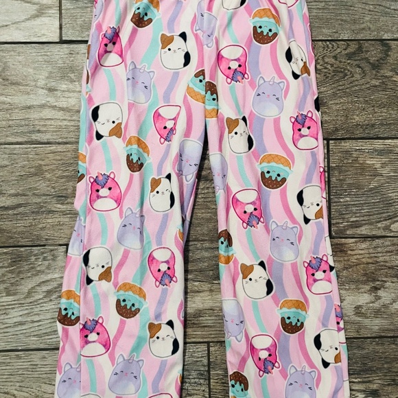 Girl 8 Squishmallows pjs - Picture 3 of 4